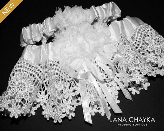 Свадьба - Lace Wedding Garter Set Off White Small Bridal Garter Set Lace Garters Bridal Garter Sets White Lace Garter Set Venice Lace Bridal Garters