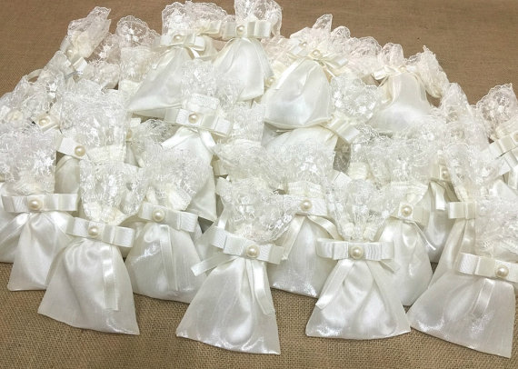 زفاف - 50 ivory handmade wedding favor bags.