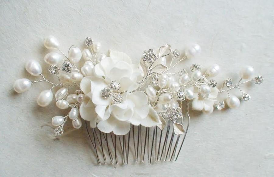 Hochzeit - Bridal Headpiece. Bridal Decorative Comb. Rhinestone pearl hair comb. Bridal hair accessories. Bridal Head Piece. Pearl comb.
