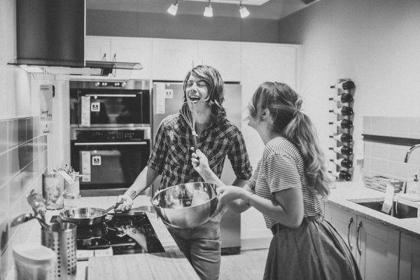 Свадьба - These IKEA Engagement Photos Are As Sweet As They Are Unique