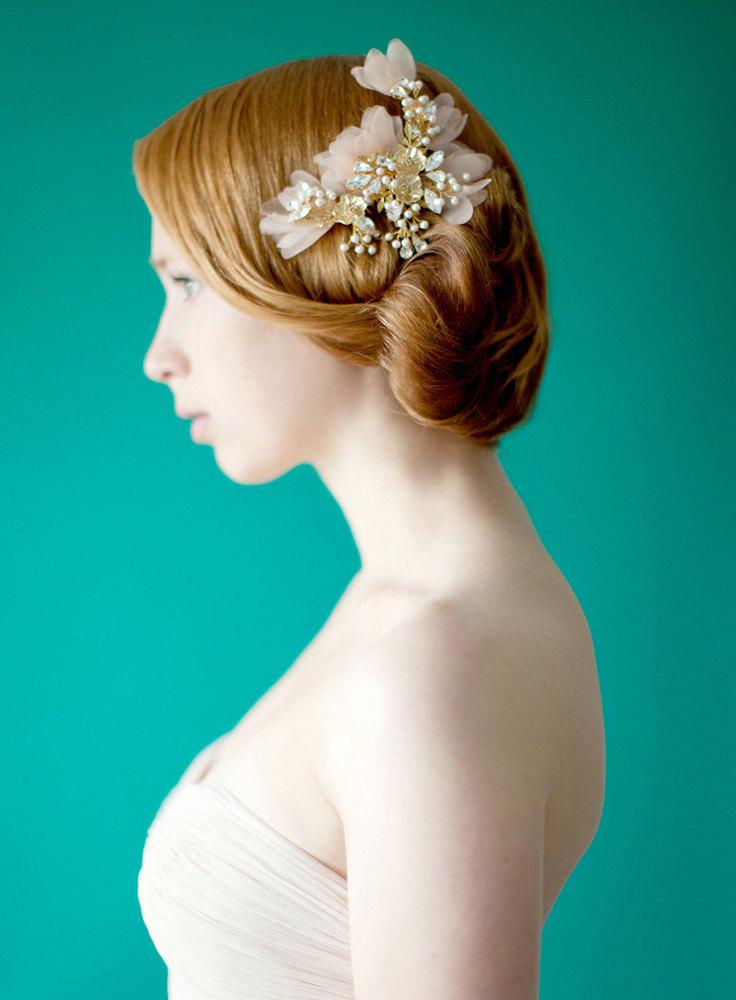 Hochzeit - Wedding Headpiece, Bridal Headpiece, Bridal hair comb, Floral, Swarovski Crystal - Style 224