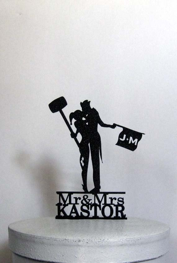 Свадьба - Personalized Wedding Cake Topper - Joker and Harley Quinn silhouette with personalized Initials and Mr & Mrs last name