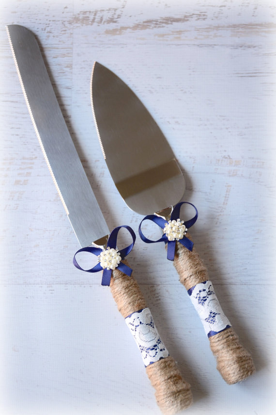 Hochzeit - Navy Blue Rustic Wedding Cake Knife Server Gift Set Burlap Twine Bridal Shower Gift