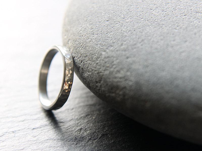 زفاف - Recycled Argentium Silver Wedding Ring, Hammered Wedding Band For Women, 3mm Womens Wedding Ring, Custom Size