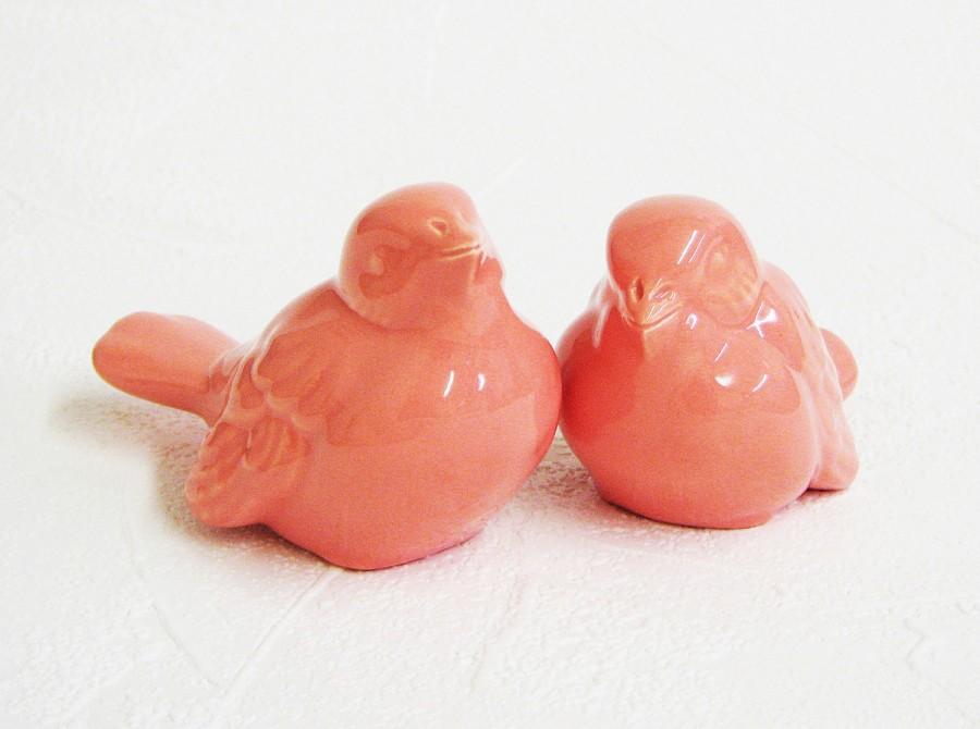 Mariage - Ceramic Love Bird Keepsake Figurines Wedding Cake Toppers in Beautiful Melon - Made to Order