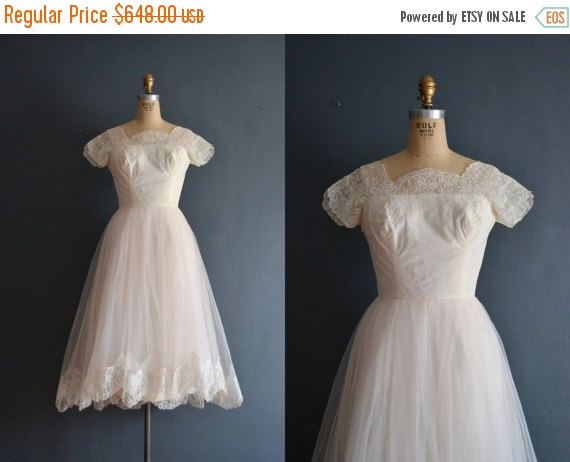 Hochzeit - SALE - Zoe / 50s Cahill wedding dress / short wedding dress