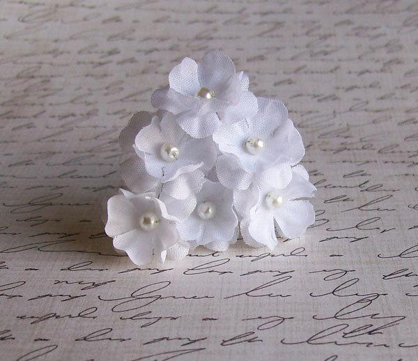 زفاف - White Flower Mini Hair Pins -  White Wedding Hair Pins - Set of 6 Flowers - Made to Order