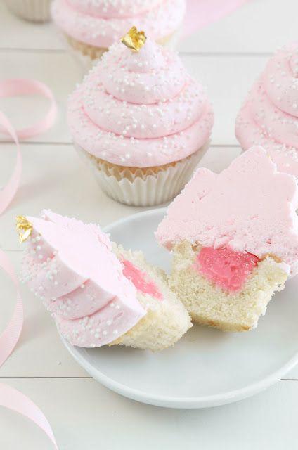 زفاف - Pink Champagne And Gold Leaf Layer Cake And Cupcakes