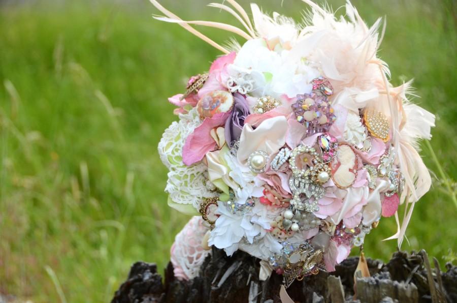 زفاف - Dreamy Pastel Brooch Wedding Bouquet - Vintage Jewelry, Heirloom, Keepsake Bouquet. Soft Pink, Peach, Lavender, Limelight Green, White.