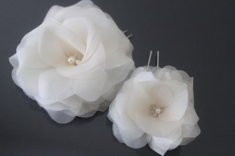 Mariage - Bridal Hair Flowers, Silk Hair Flowers, Bridal Headpiece, White, Off White, Ivory, Blush Pink, Champagne-Style No.518