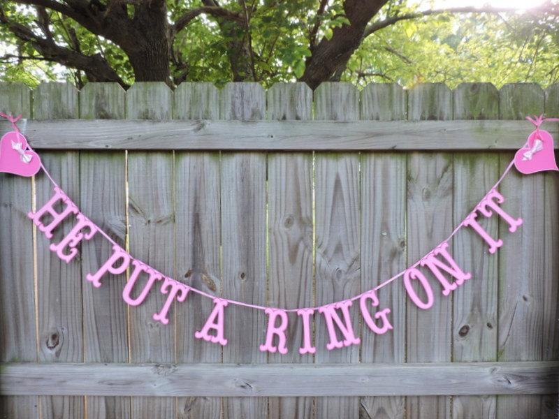 Mariage - He Put A Ring On It Banner-Garland-Couples Shower Banner Decor-Bridal Shower Decor Banner-Bachelorette Party Banner-Engagement Photo Prop