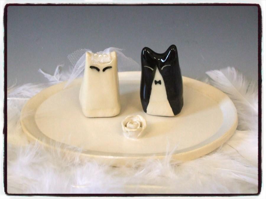 Mariage - Unique Wedding Cake Topper-White Cat Bride and Tuxedo Cat Groom with Tray