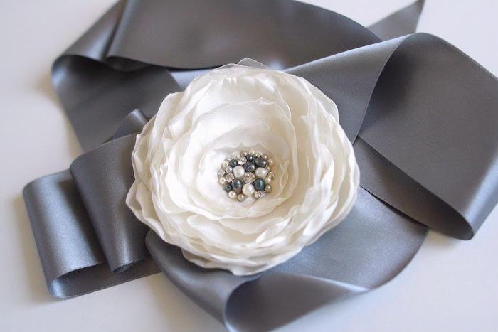 زفاف - Ivory and Grey Bridal Sash Wedding Flower Sash Bridal Dress Sash Silver Grey Ribbon Dress Sash Ivory Flower Sash Couture Bridal Accessories