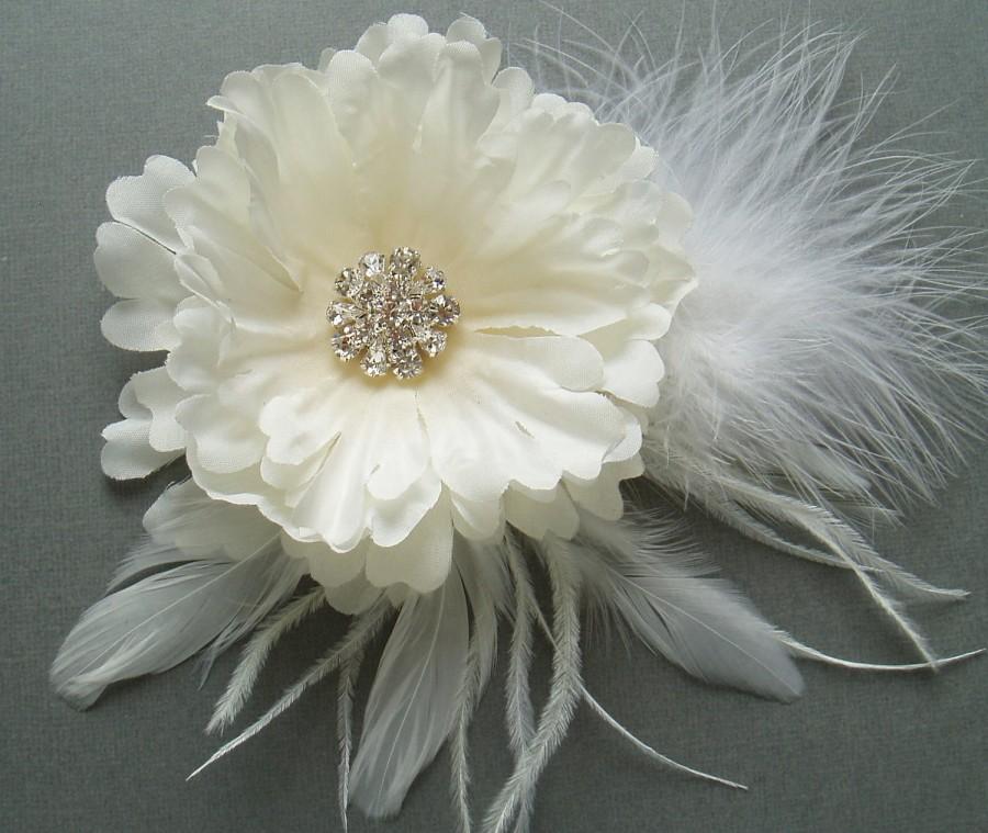 Mariage - Ivory Bridal Hair Flower Clip, Bridesmaid Head Piece, Wedding Fascinator, Feather Flower Rhinestone, comb pin barrette