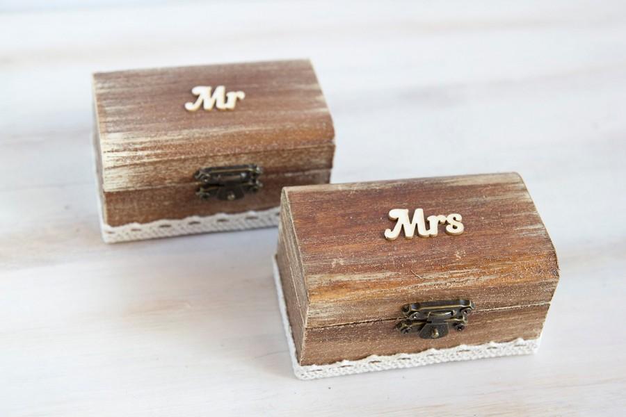 Mariage - Rustic Ring Bearer Boxes Set of 2 Mr / Mrs Ring Boxes Burlap Wedding Boxes Pillow Alternative Small Wedding Boxes Maid Of Honor Ring holder