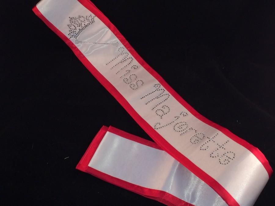 Mariage - Homecoming Queen Sash with personalized rhinestone message - custom order prom queen, bachelorette, Miss Majorette, bride to be, birthday