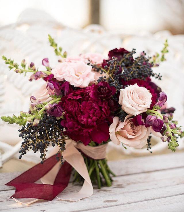 زفاف - Amanda Nistor On Instagram: “burgundy  And Winter Berries 