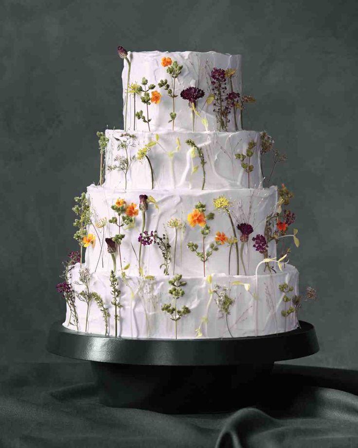 Hochzeit - 6 Fresh Ways To Decorate Wedding Cakes With Flowers