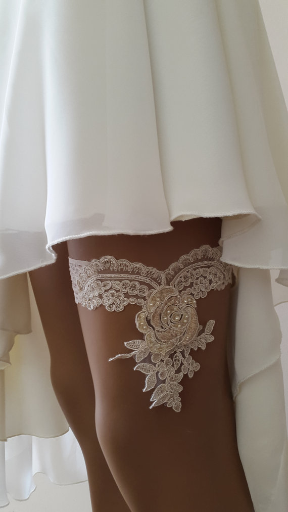 Hochzeit - toss garters, champagne, light beige, lace, wedding garters, bridal accessores, garter suspander, free shipping!