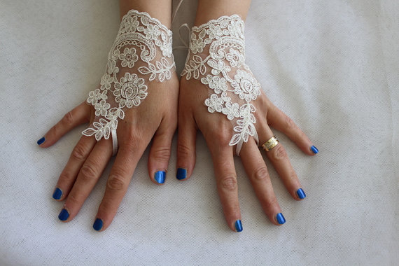 زفاف - wedding,bridal gloves,ivory lace,cutom lace style,french lace,Free shipping.