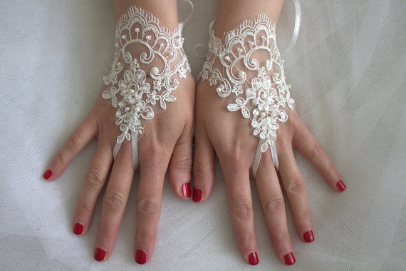 زفاف - wedding,bridal gloves,ivory pearls lace,cutom lace style,french lace,Free shipping.