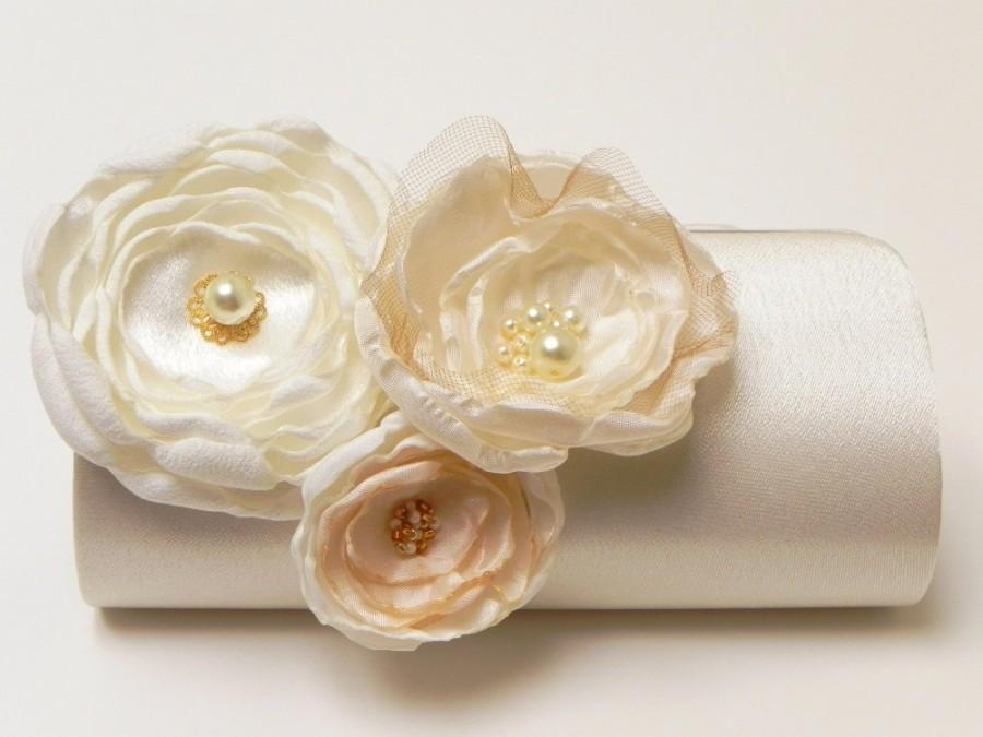 زفاف - Shabby Chic Ivory Bridal Clutch or  Bridesmaid Clutch Set - Kisslock Snap Petite Bouquet Clutch - Ivory Pearl Champagne Flower Blossoms
