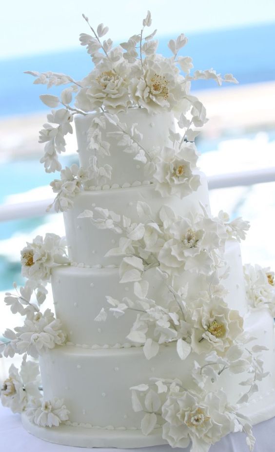 Hochzeit - Pure White Wedding Cake