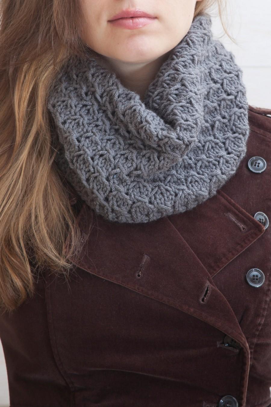 Hochzeit - Gray Chunky Scarf, collar scarf, Knit Scarf, Infinite scarf, winter accessories