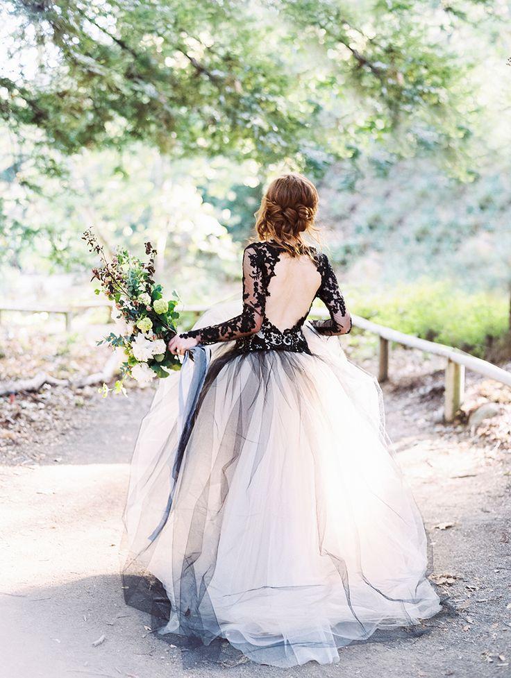 Mariage - Edgy Black Lace Wedding Inspiration