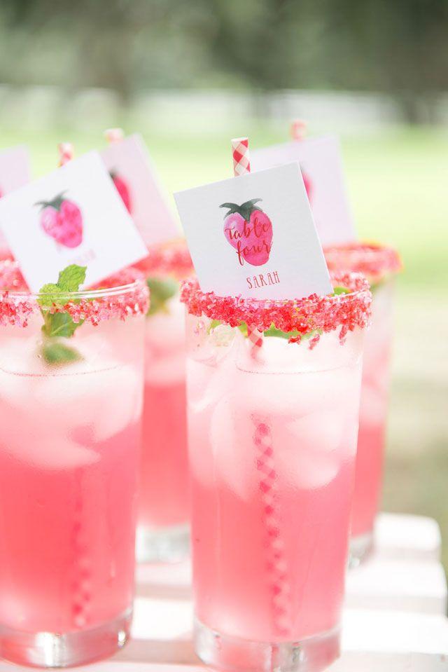 Hochzeit - Sweet Strawberry Wedding Inspiration