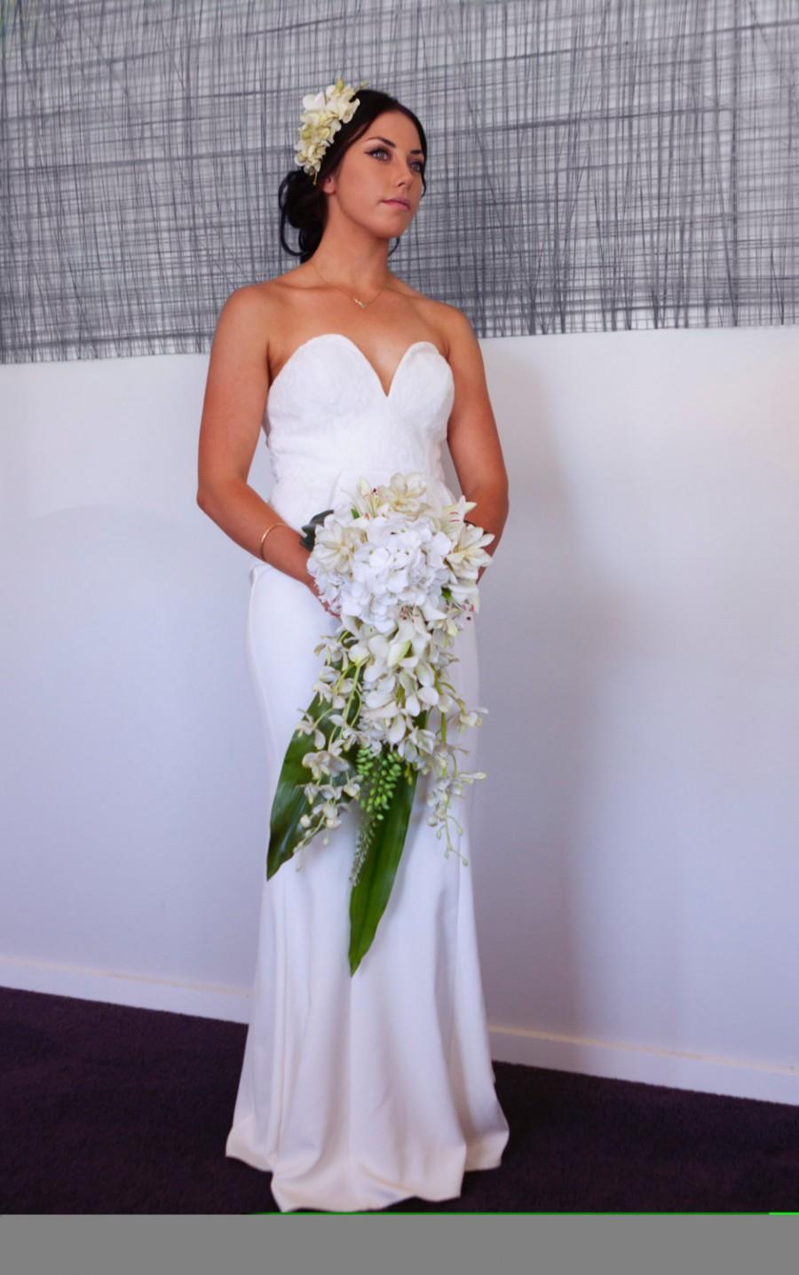 Свадьба - Bridal Bouquet, wedding bouquet, cascading bouquet, white, cream and green bouquet, real touch flowers, alternative bouquet, silk flowers