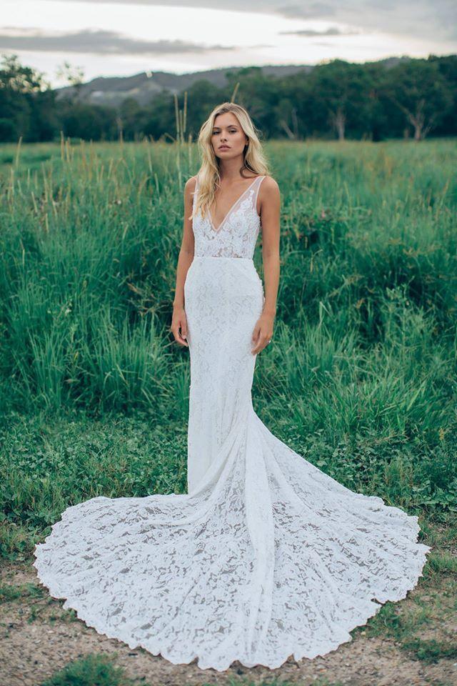 Hochzeit - lovely lacy Bridal Dress