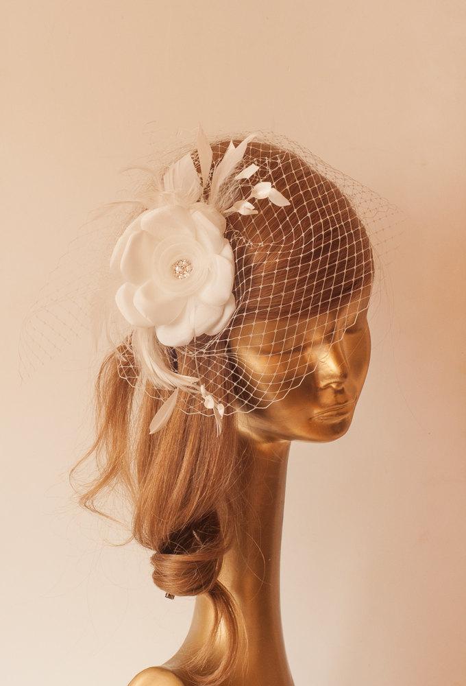 زفاف - Ivory  BIRDCAGE VEIL with Ivory Flower, Romantic Style Bridal FASCINATOR.