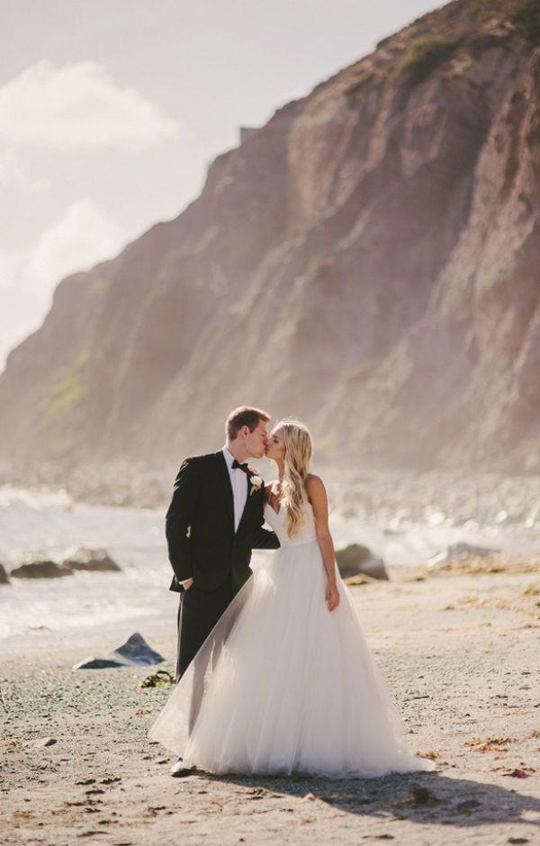 Hochzeit - Elegant Beach Wedding Photography
