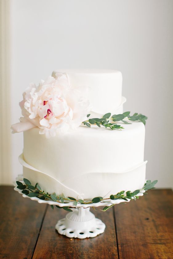 Mariage - White Cake with Leaves
