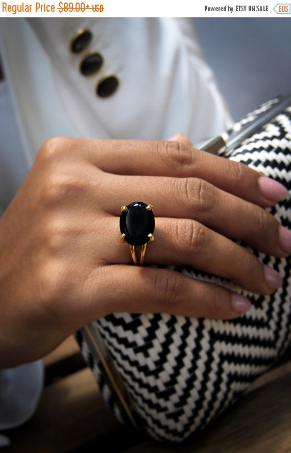 Свадьба - SUMMER SALE - Black Onyx Ring,prong setting ring,gold cocktail ring,black ring,gemstone ring,wide ring,oval cocktail ring