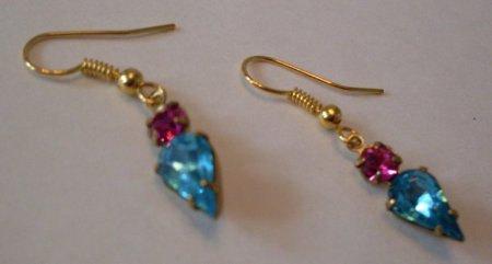 Hochzeit - Fuchia & Aquamarine Pear Shape Vintage Glass Stone Earrings  MMJewelryCollection  We Ship Internationally