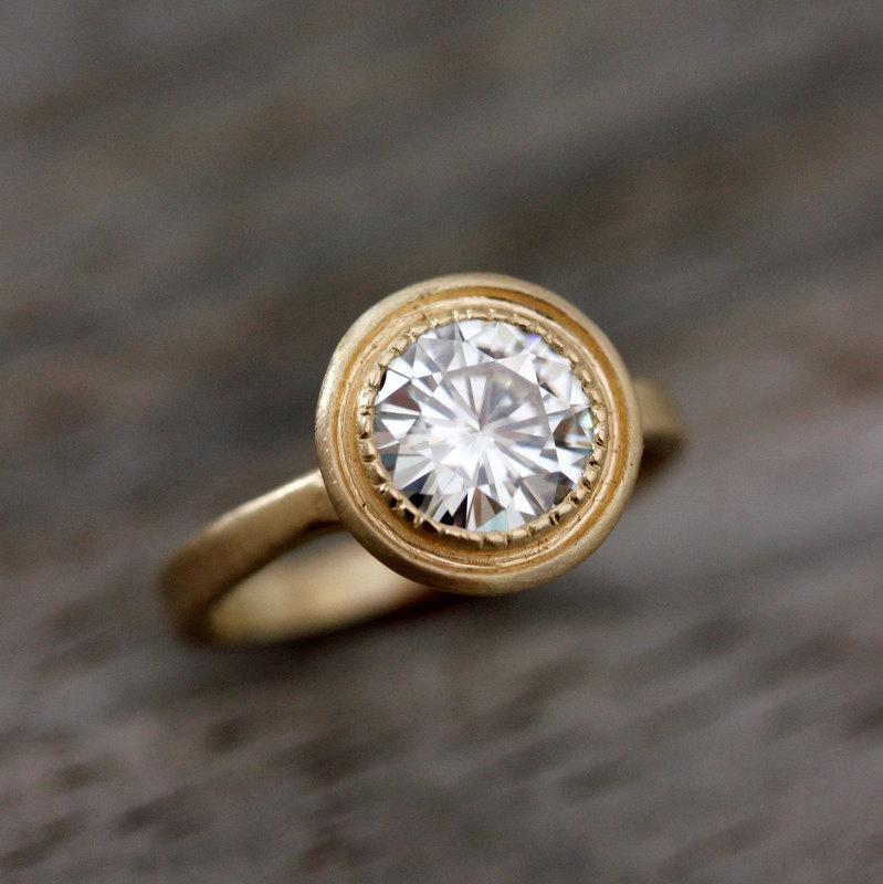 زفاف - Moissanite Ring, Engagement Ring, 14k Yellow Gold, Halo Ring, Gold Ring, Solitaire, Forever Brilliant