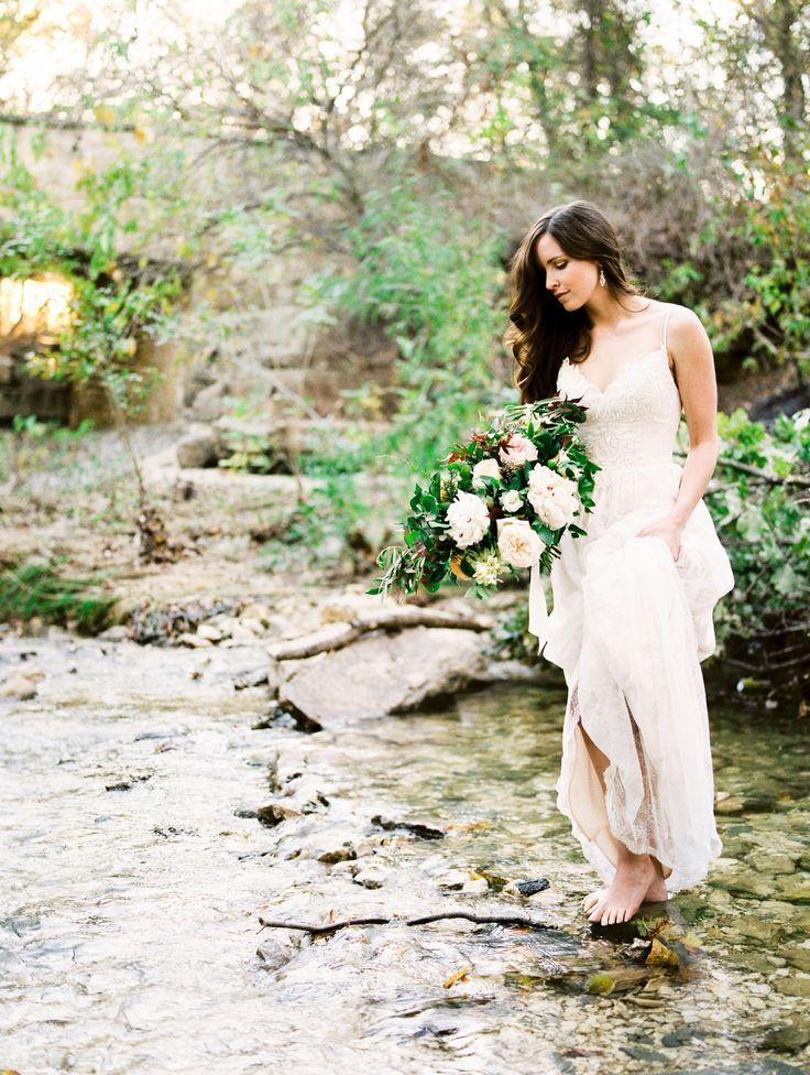 Hochzeit - Romantic Creekside Bridal Shoot In Texas 