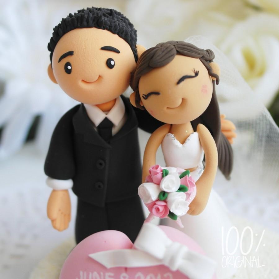 Mariage - Custom Cake Topper- Lovely couple with a big heart banner
