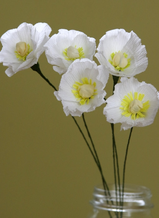 زفاف - 5 White Crepe Paper Wildroses, White flowers for Wedding, White Yellow Paper Flowers Home Decor, White Yellow Garden Party Decoration