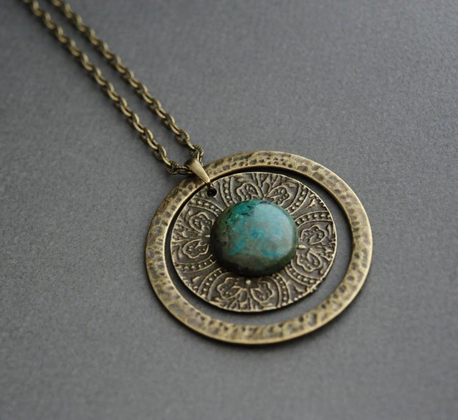 Mariage - Circle Necklace Bronze Round Pendant Vintage Ring Pendant with Chrysocolla stone Art Nouveau Jewelry Art Deco Style Boho Chic Necklace Green