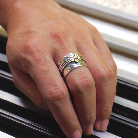 زفاف - Gold Flower ring, Wedding ring, Sterling Silver 3 Rim ring, Oxidized Hammered Band, gold Flower ring, Sterling Silver wedding band