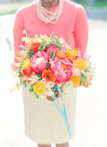 Mariage - SPRING BOUQUET: PEONIES   RANUNCULUS   TULIPS (The Bride's Cafe Blog)