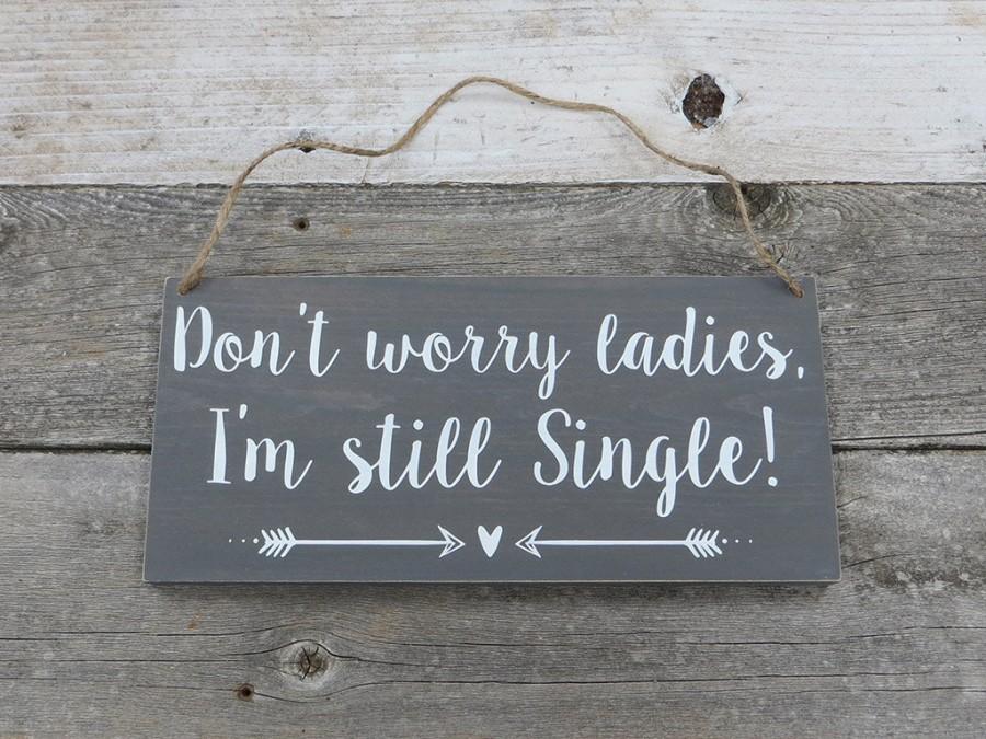 زفاف - Rustic Hand Painted Wood Wedding Sign "Don't worry ladies, I'm still Single" - Ring Bearer Sign - Available in Gray or Dark Walnut