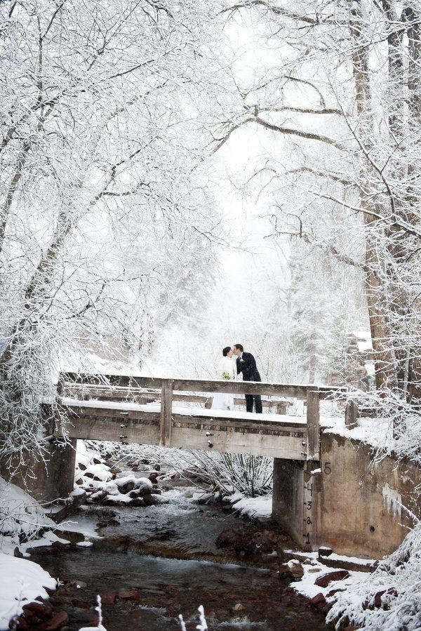 Wedding - 26 Snowy Photos That Capture The Romance Of Winter