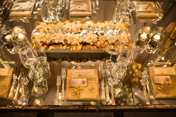Hochzeit - Enchanted Metallic And Ivory Wedding Tablescape