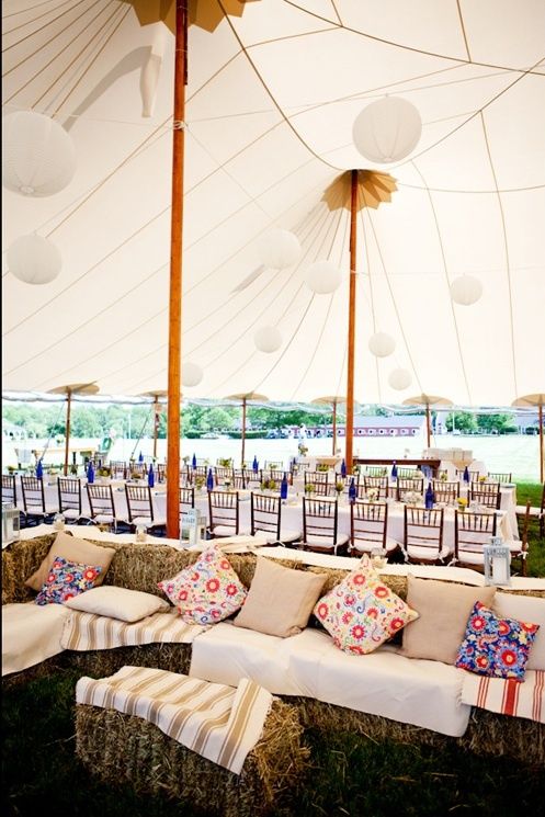Mariage - It's A Love Story, Baby Just Say Yes! / Hay Bale Seating Area - Super Cute! Wonder If It Would Be Expensive...