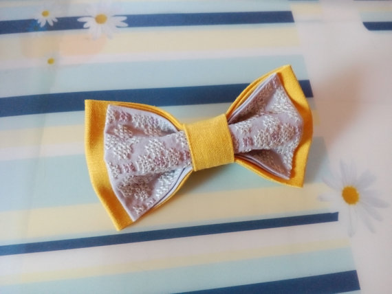 Mariage - Bow tie for groom Embroidered yellow morning grey bowtie Lilac tie Yellow wedding Lila Krawatte Gelbe Hochzeit cravate Lilas mariage jaune