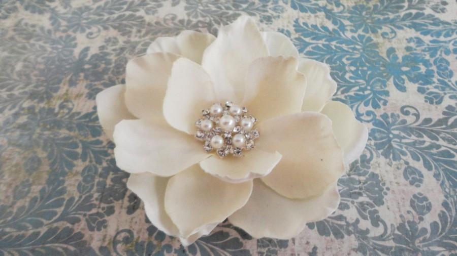 Hochzeit - Bridal Ivory Flower Clip - Ivory Fascinator -Magnolia  Pearl Rhinestone Hair Clip - Ivory Flower Brooch - Womens Ivory Hair Clip -  Wedding